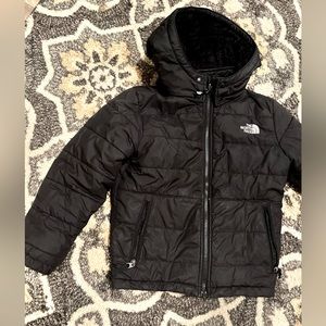 Youth Northface reversible winter coat.  Fur lined inside.  Fully reversible.